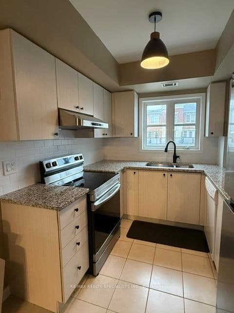 70 BAYCLIFFE Crescent, Unit 203 thumbnail 32