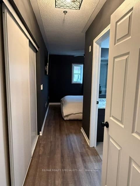 70 BAYCLIFFE Crescent, Unit 203 thumbnail 9