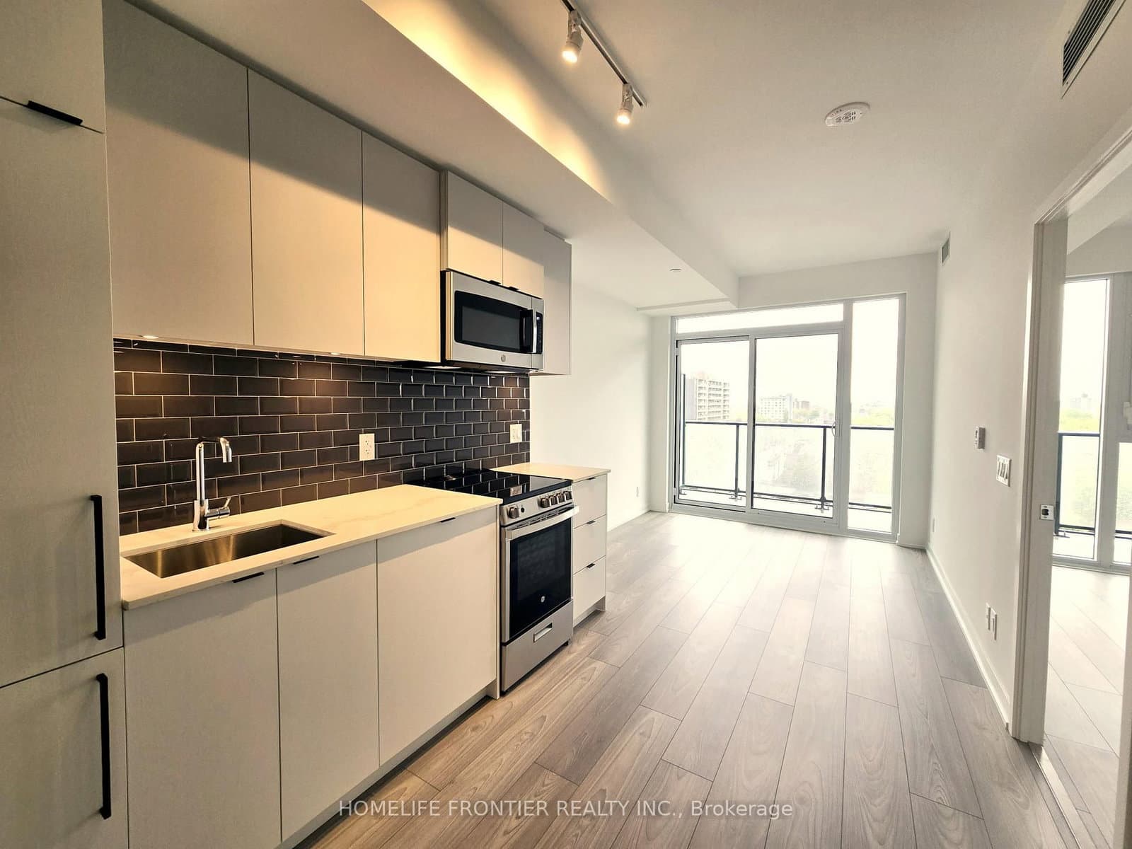 #822 - 1182 King Street W