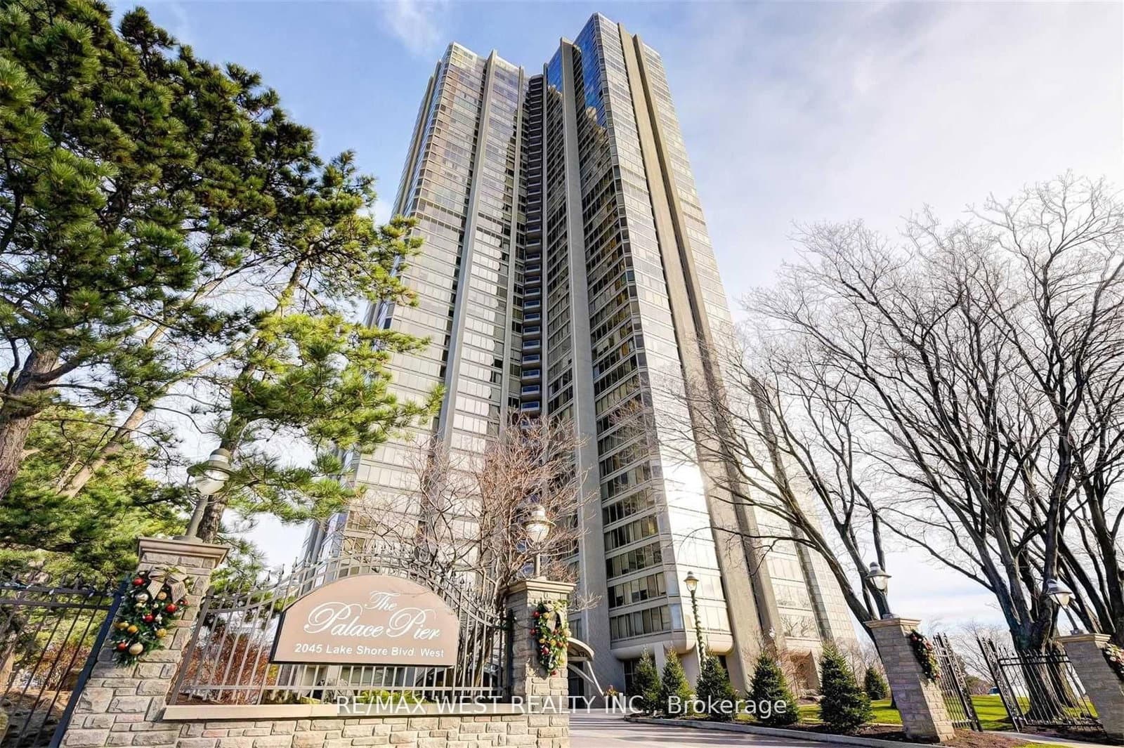 #807 - 2045 Lake Shore Boulevard W
