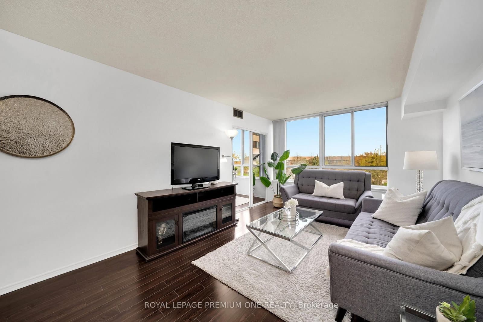 #310 - 1001 cedarglen Gate