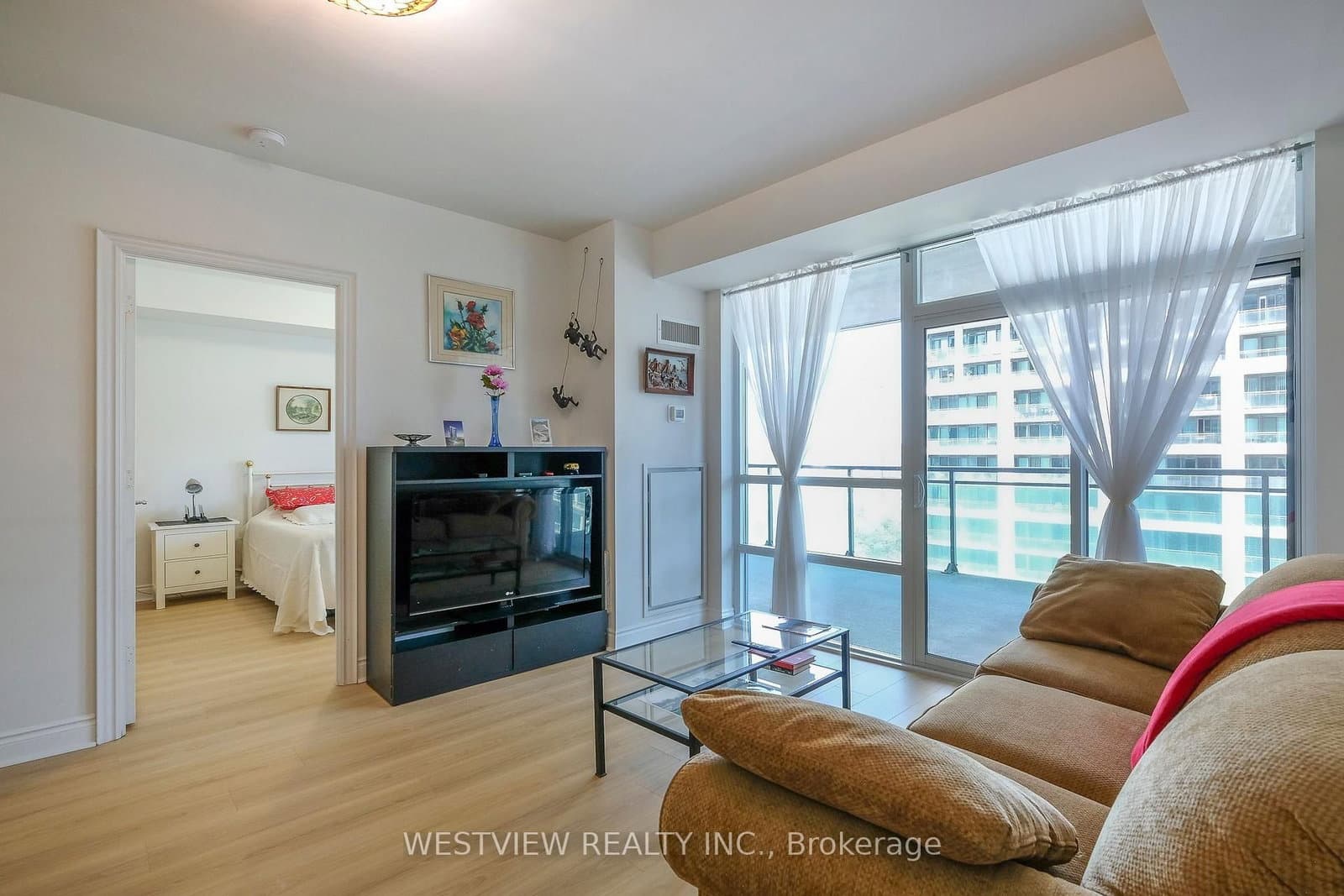 16 Brookers Lane, Unit 808 thumbnail 13