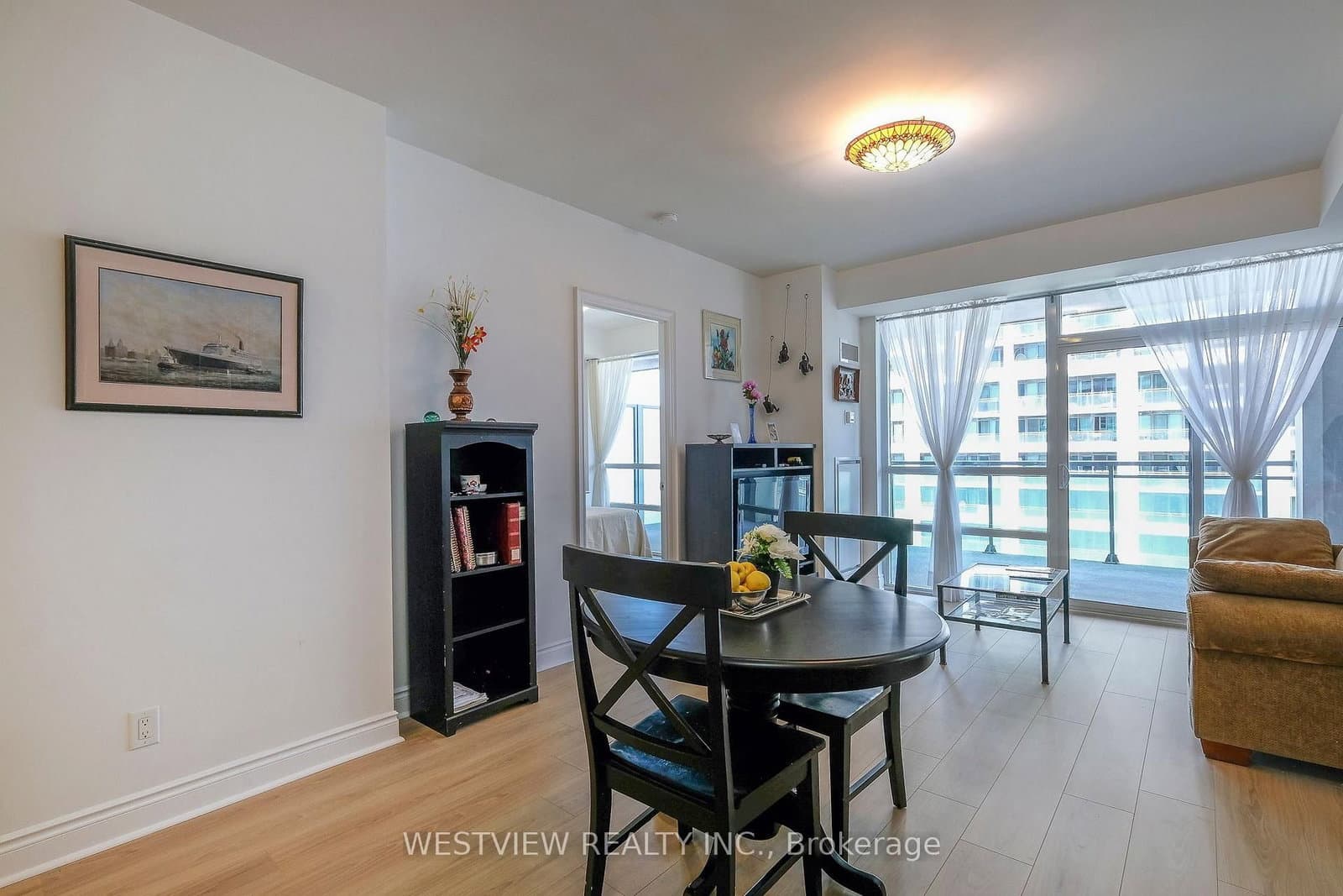 16 Brookers Lane, Unit 808 thumbnail 9
