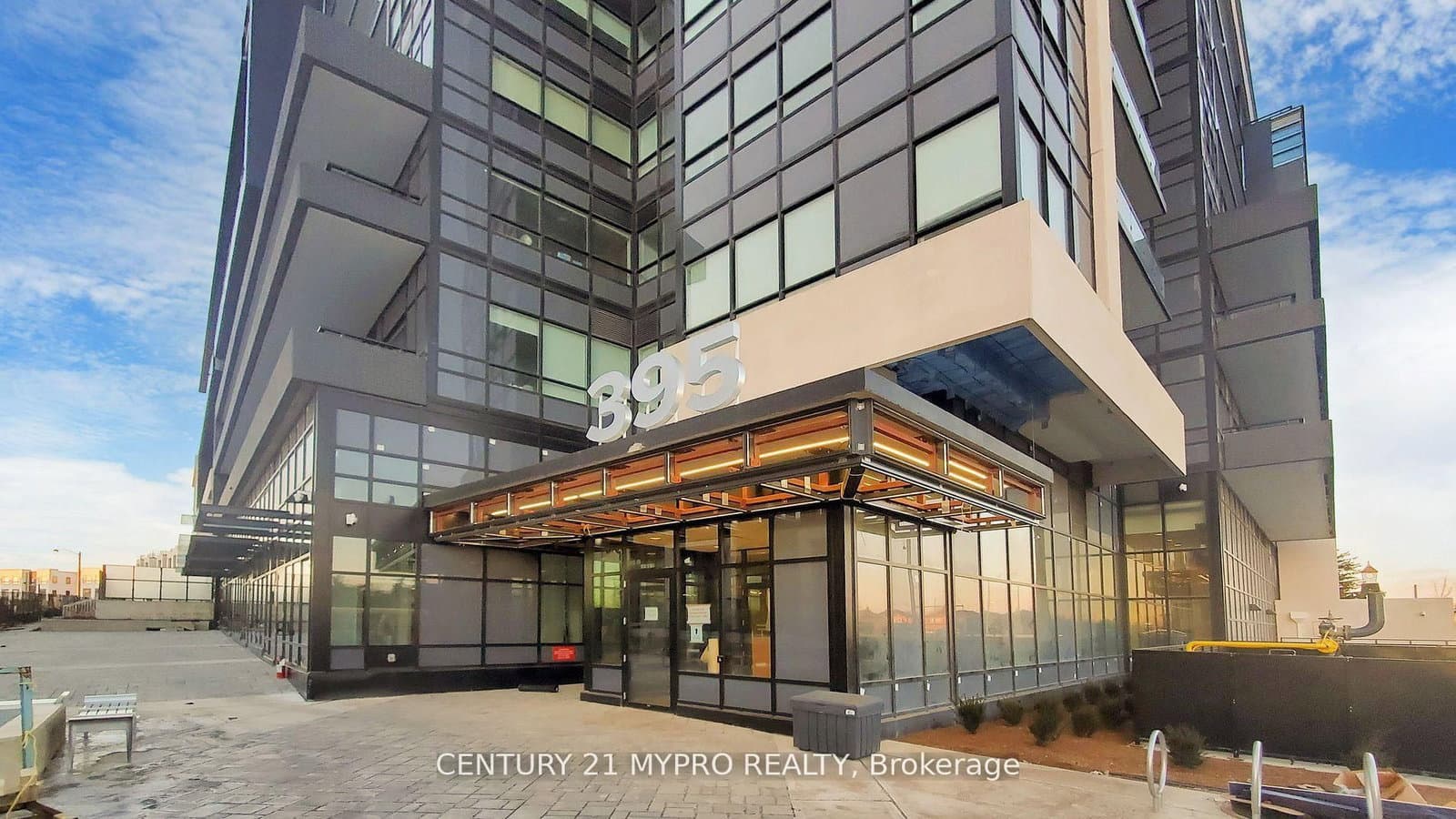 395 Dundas Street W, Unit 626 thumbnail 2