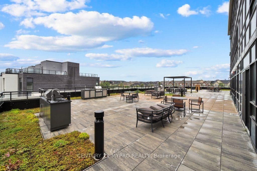 395 Dundas Street W, Unit 626 thumbnail 28