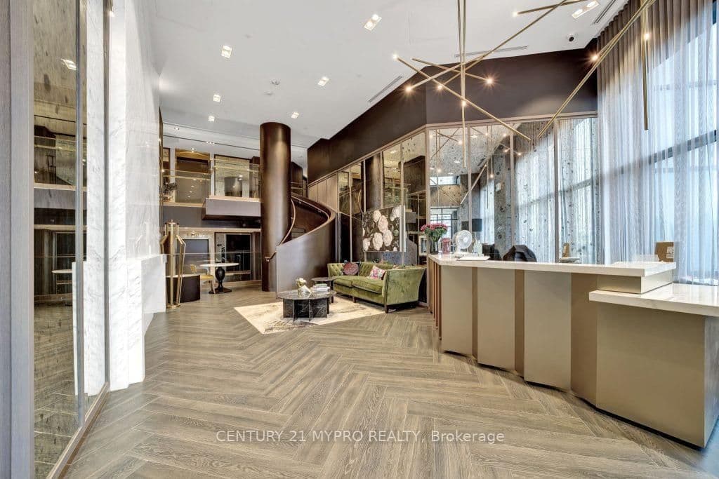 395 Dundas Street W, Unit 626 thumbnail 3