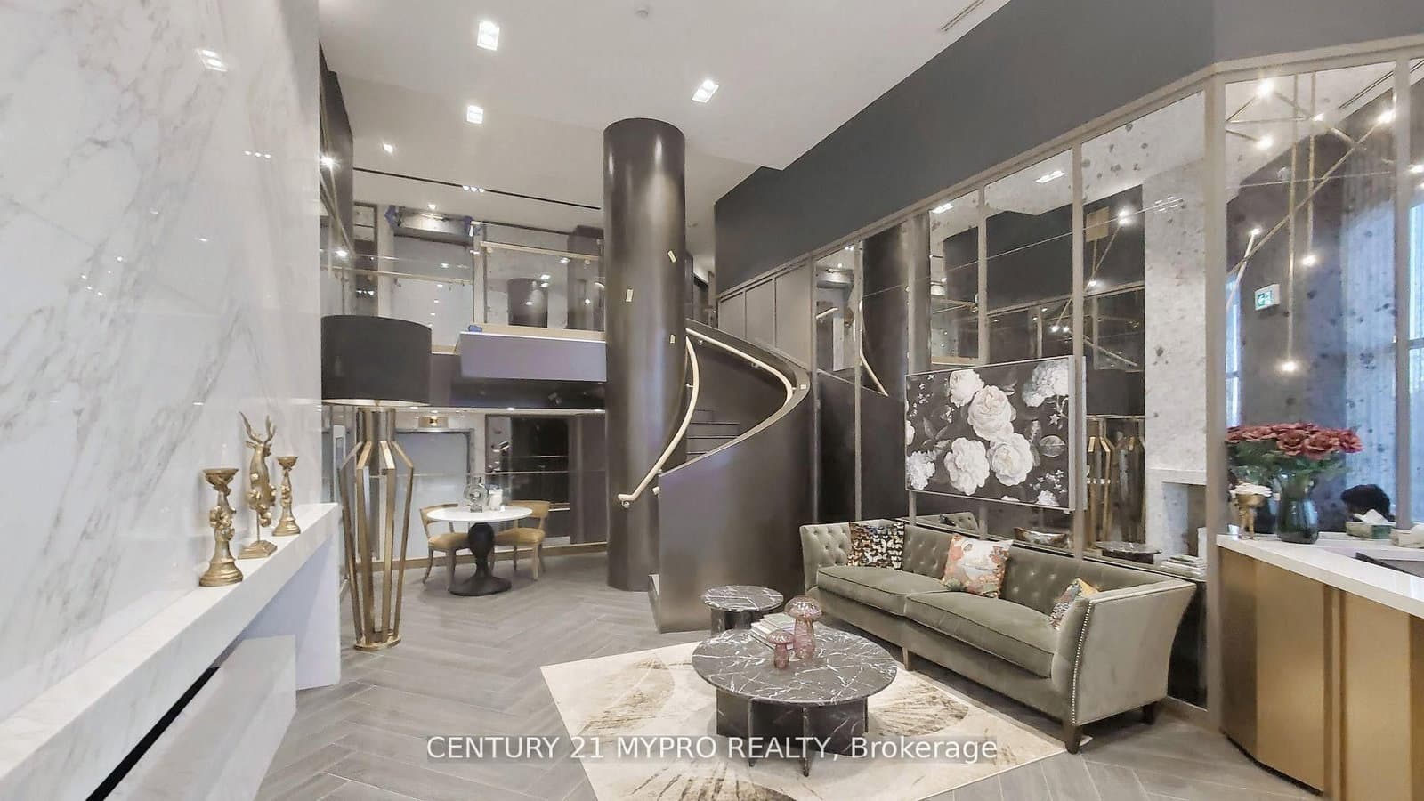 395 Dundas Street W, Unit 626 thumbnail 4