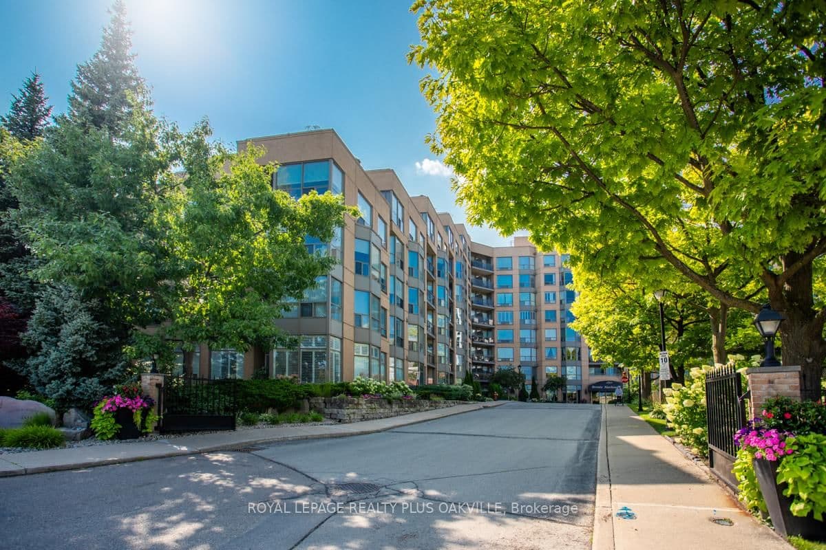 #207 - 2511 Lakeshore Road W