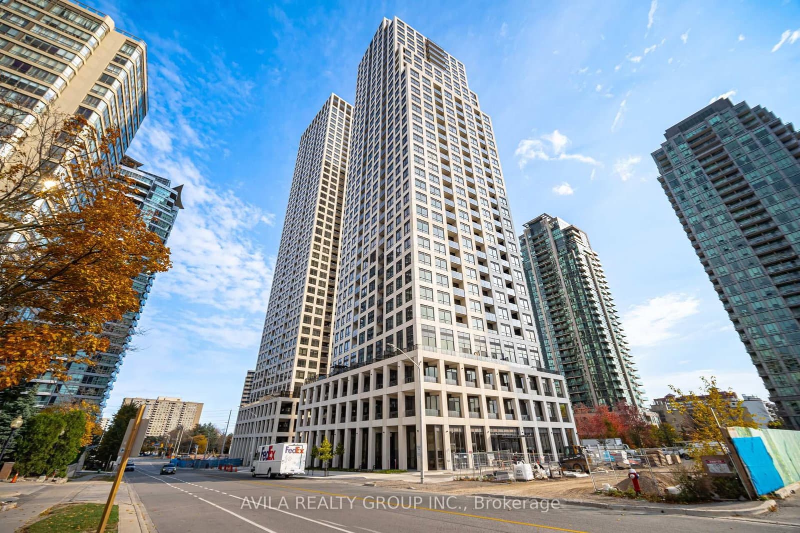 36 Elm Drive W, Unit 1910