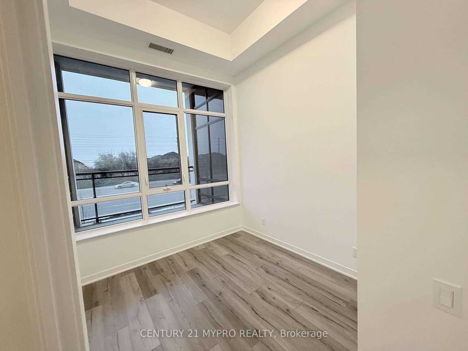 395 Dundas Street W, Unit 115 thumbnail 11