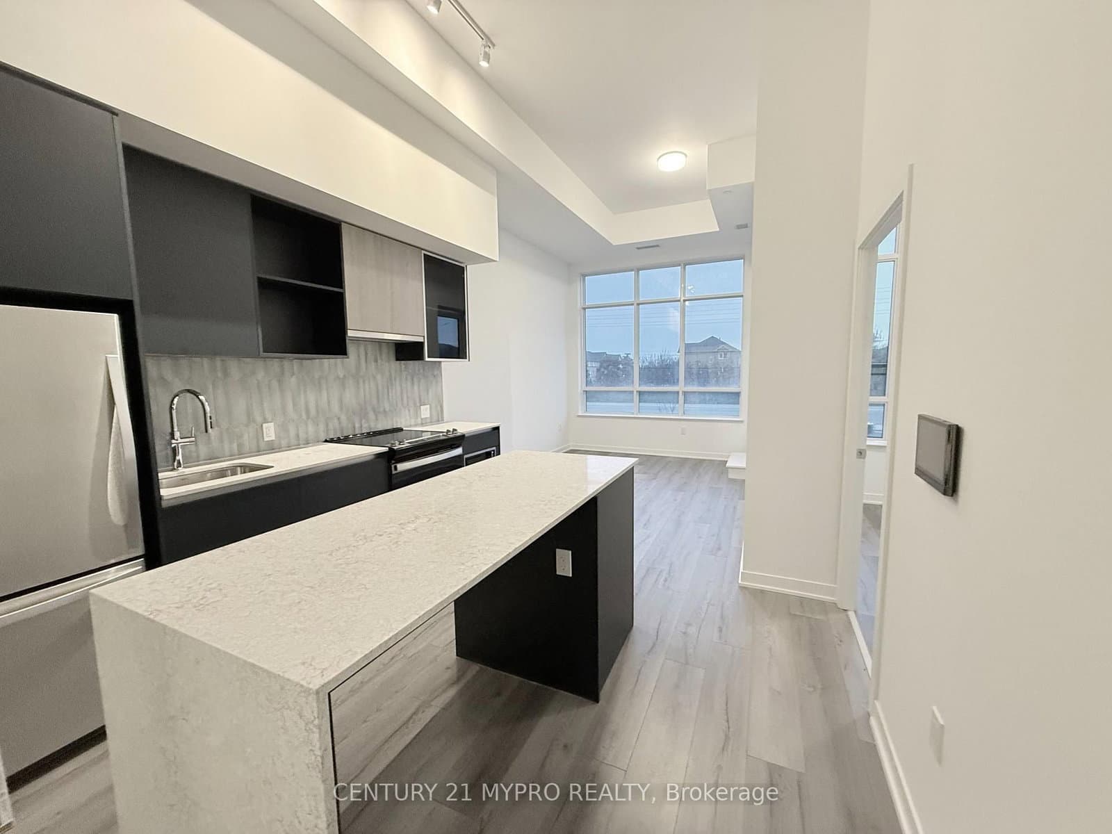 395 Dundas Street W, Unit 115 thumbnail 3