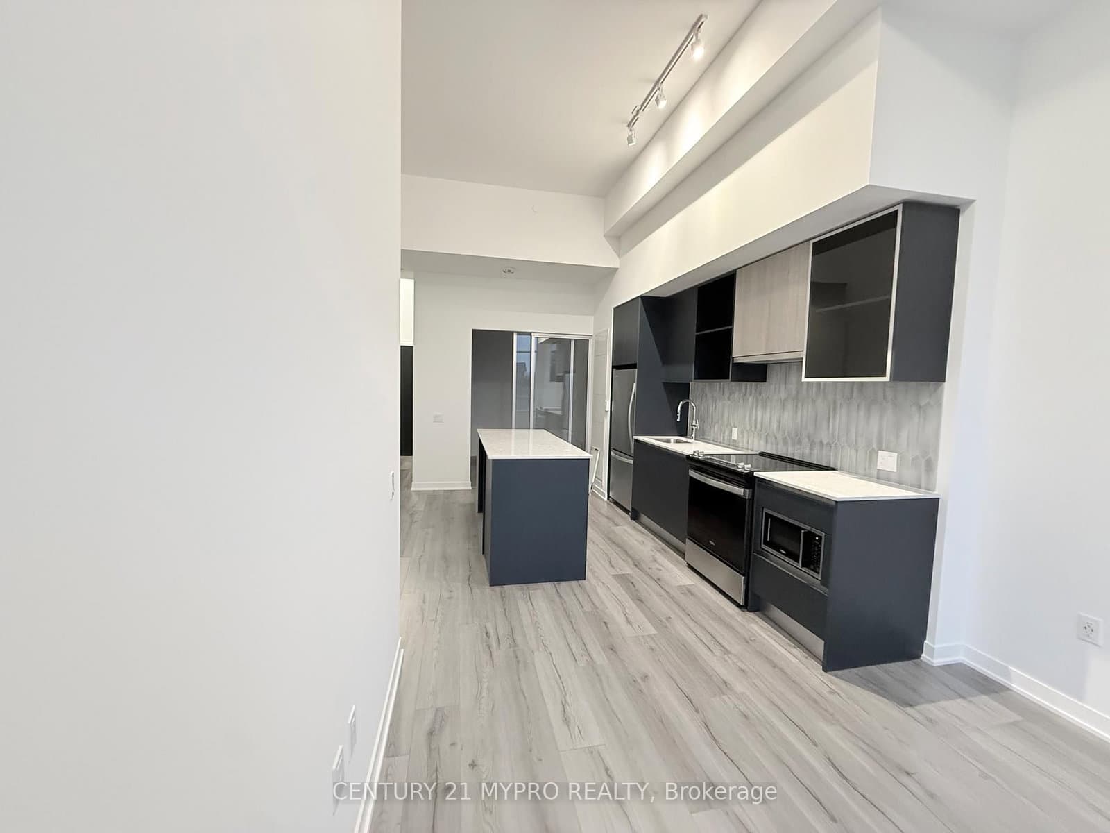 395 Dundas Street W, Unit 115 thumbnail 8