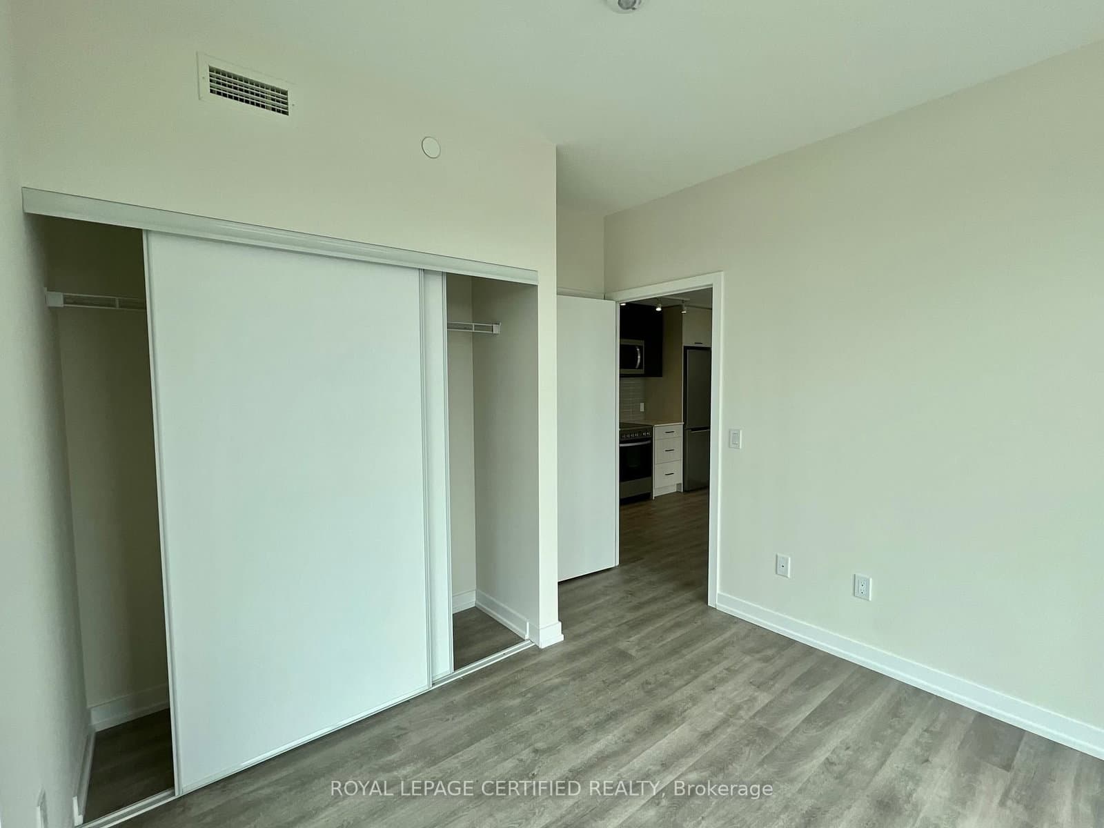2300 St. Clair Avenue W, Unit 703 thumbnail 11