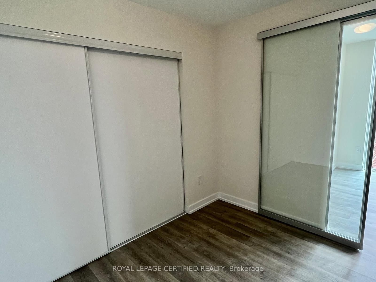 2300 St. Clair Avenue W, Unit 703 thumbnail 12