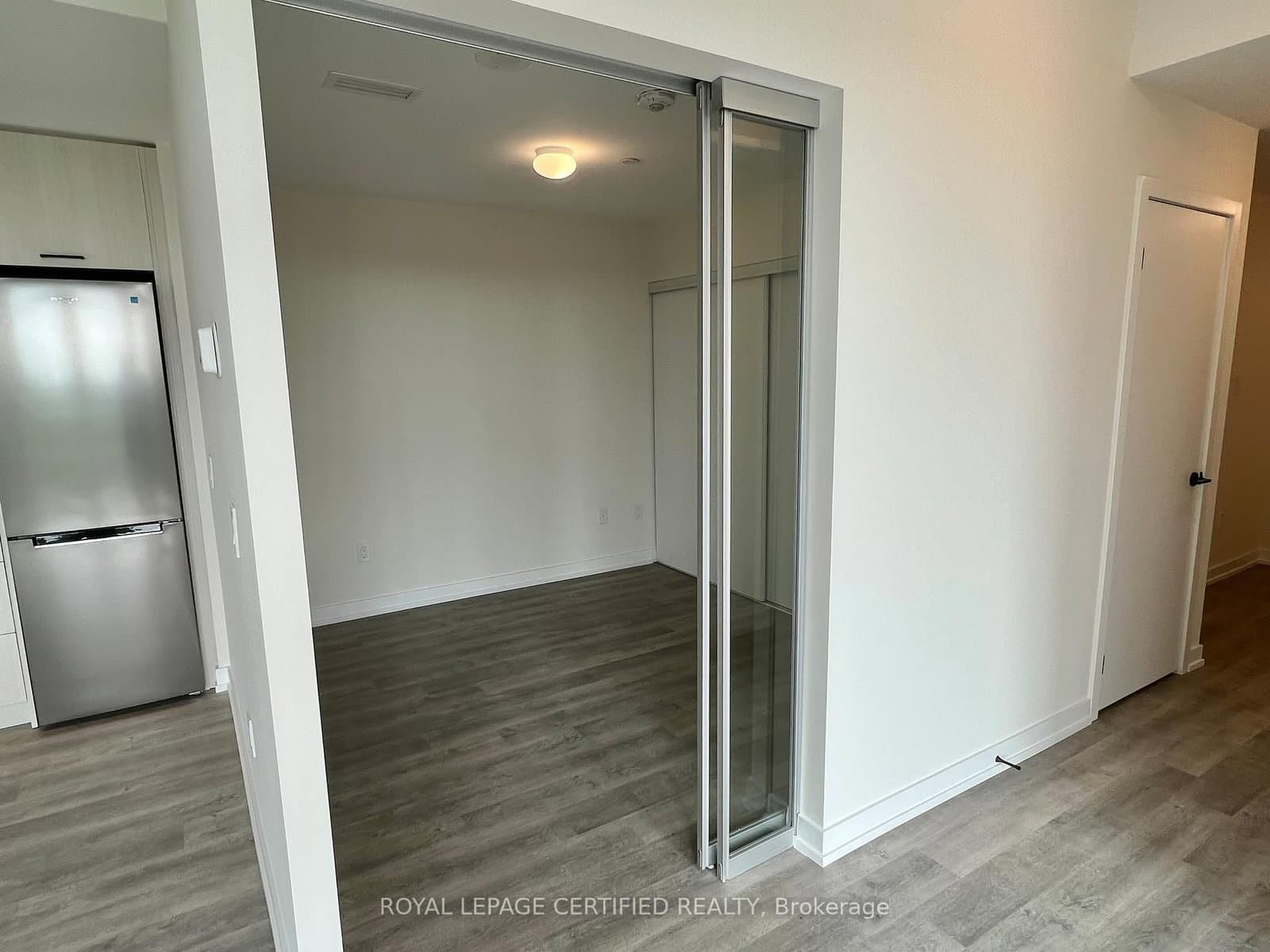 2300 St. Clair Avenue W, Unit 703 thumbnail 13