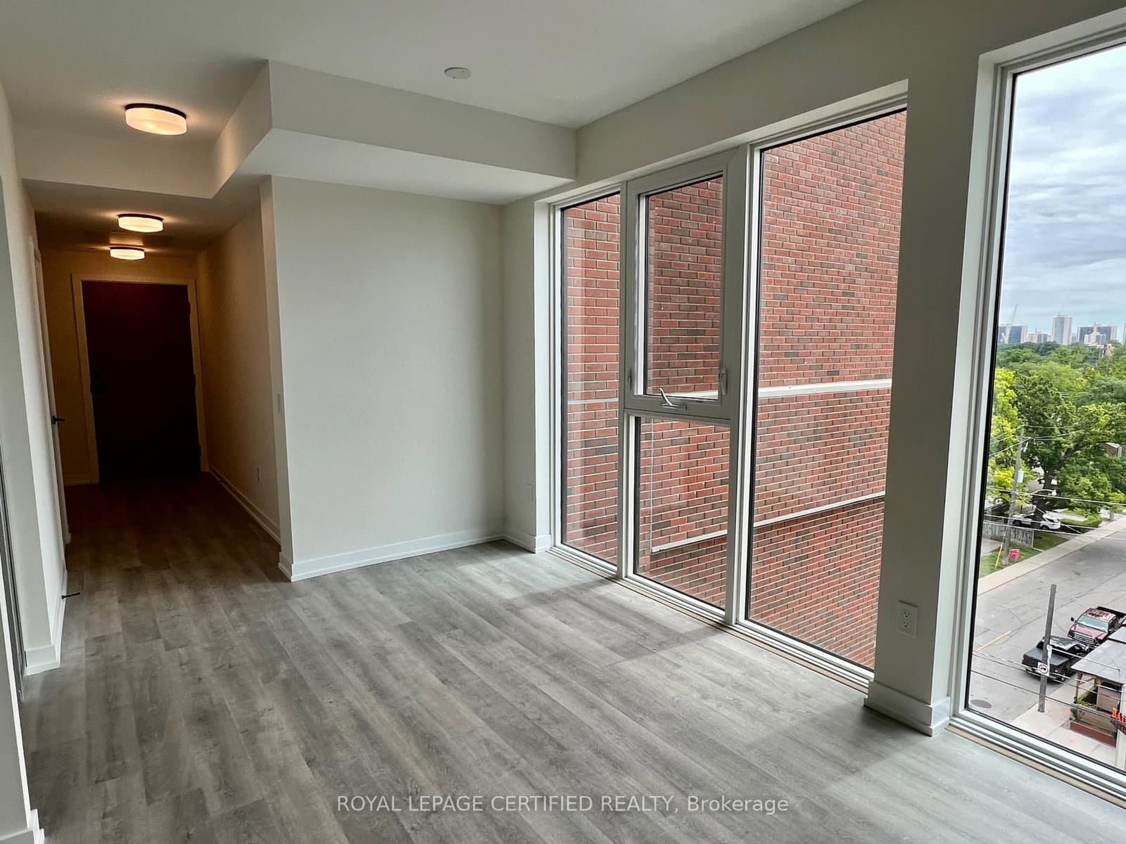 2300 St. Clair Avenue W, Unit 703 thumbnail 6