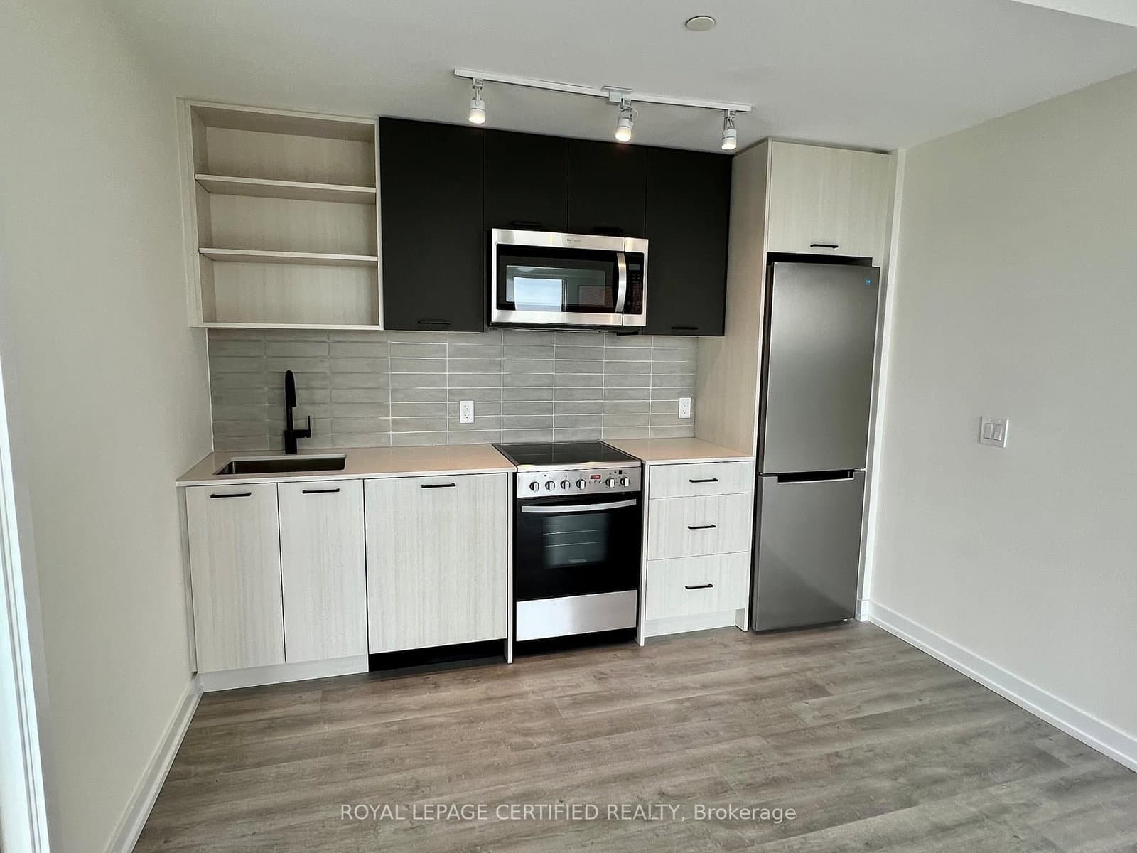 2300 St. Clair Avenue W, Unit 703 thumbnail 7