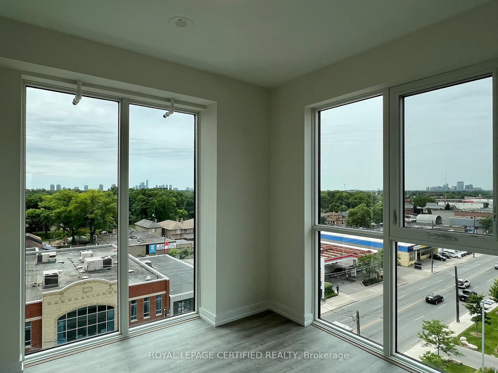2300 St. Clair Avenue W, Unit 703 thumbnail 9