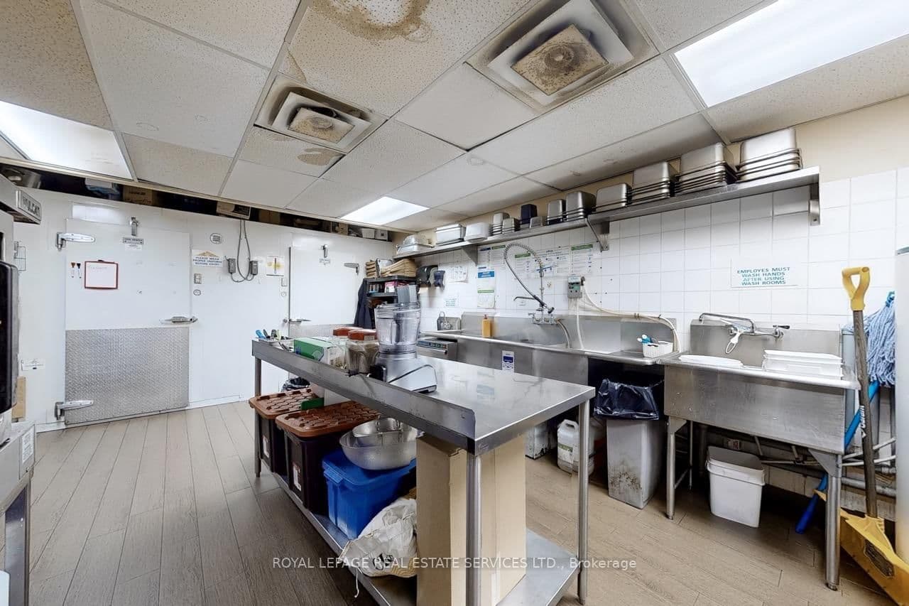 2184 Bloor Street W thumbnail 17