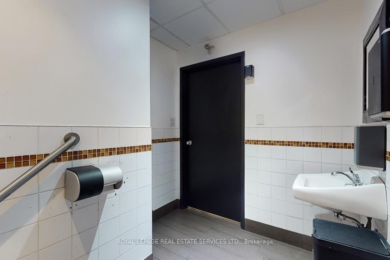 2184 Bloor Street W thumbnail 27