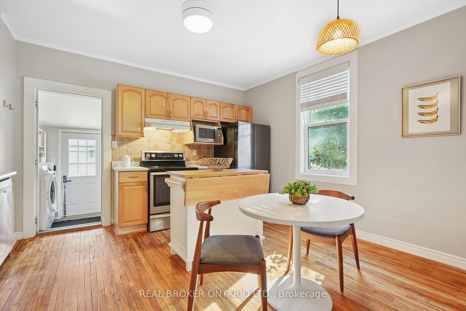 2055 Embleton Road thumbnail 10