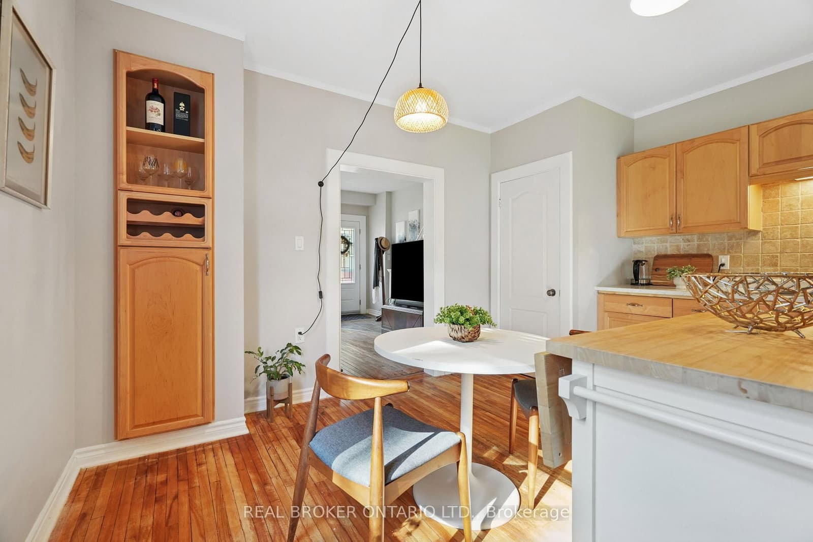 2055 Embleton Road thumbnail 12