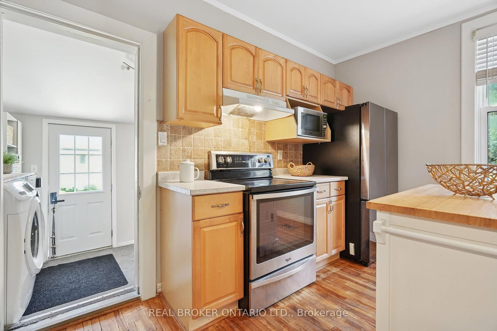 2055 Embleton Road thumbnail 14