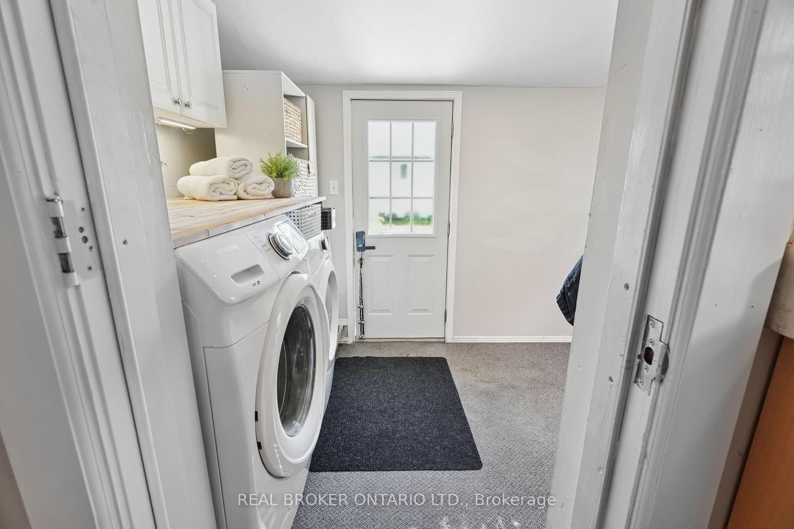 2055 Embleton Road thumbnail 16