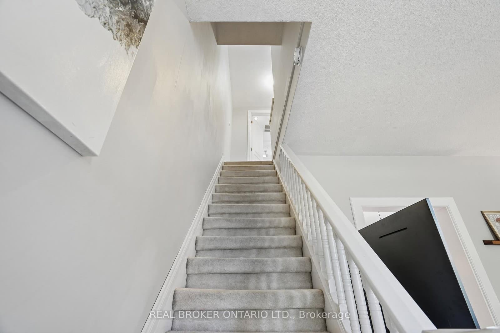 2055 Embleton Road thumbnail 19