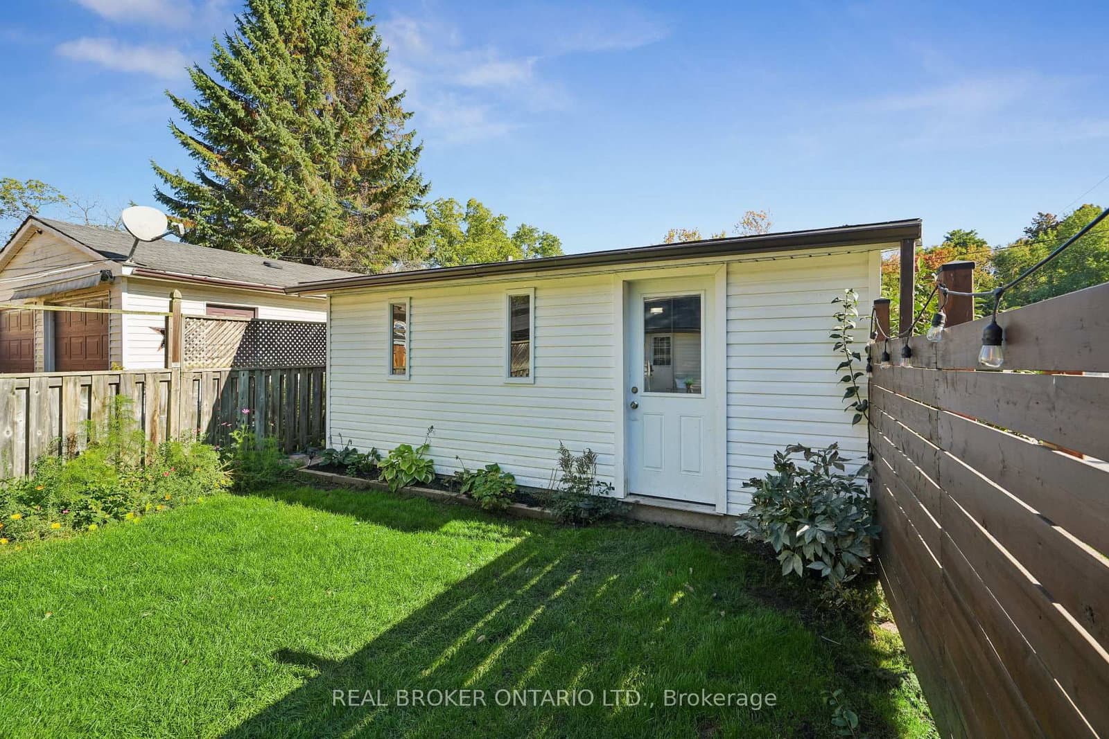 2055 Embleton Road thumbnail 28