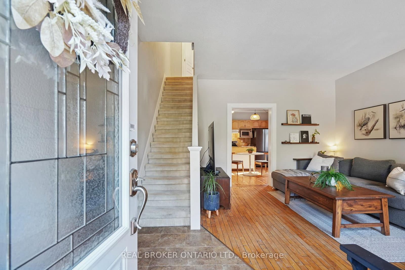 2055 Embleton Road thumbnail 3