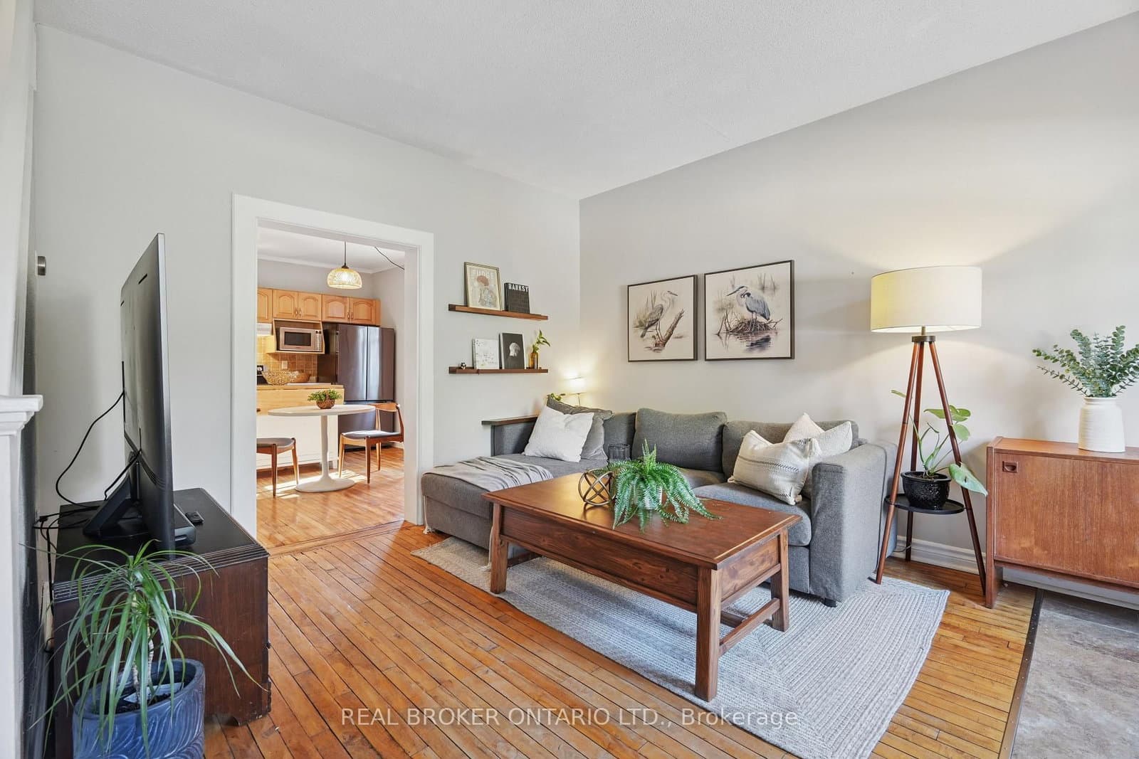 2055 Embleton Road thumbnail 5