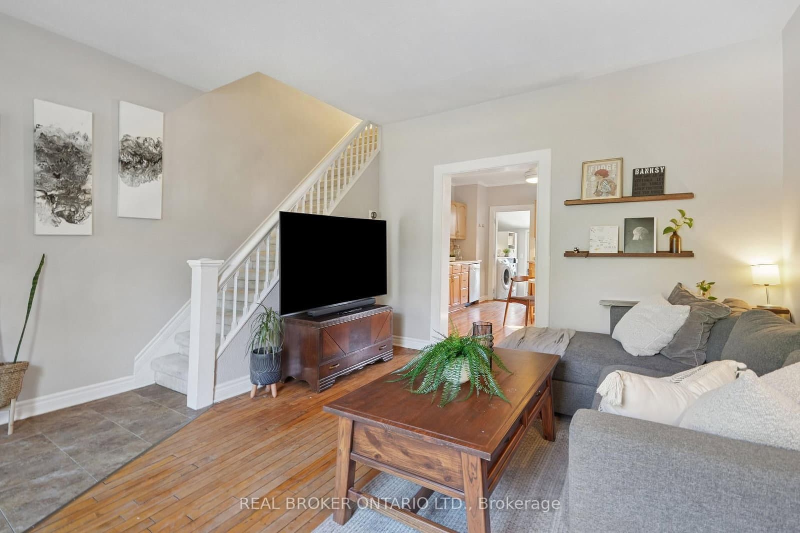 2055 Embleton Road thumbnail 6