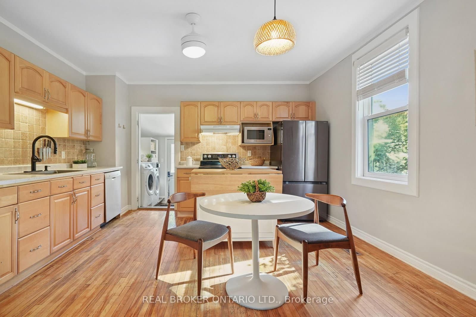 2055 Embleton Road thumbnail 9