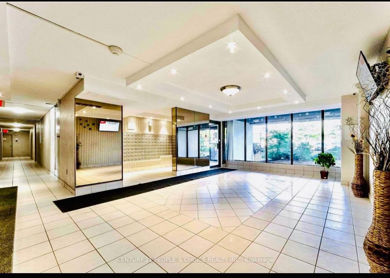 21 Knightsbridge Road, Unit 1205 thumbnail 2