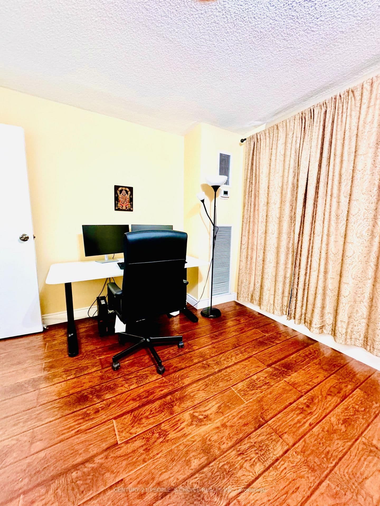 21 Knightsbridge Road, Unit 1205 thumbnail 8