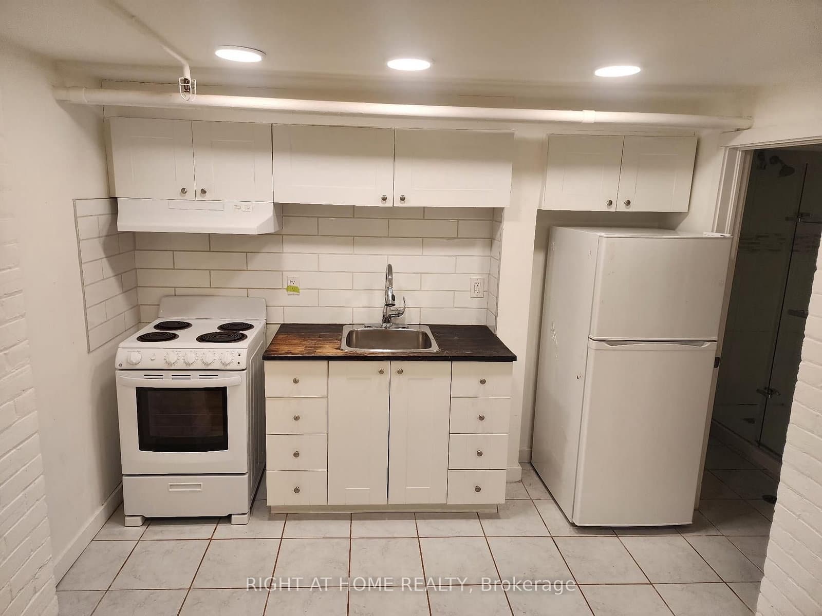 32 High Park Blvd Boulevard, Unit unit B2 thumbnail 3