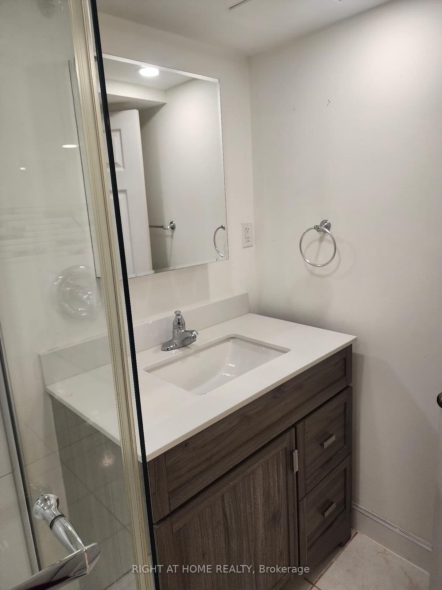 32 High Park Blvd Boulevard, Unit unit B2 thumbnail 7