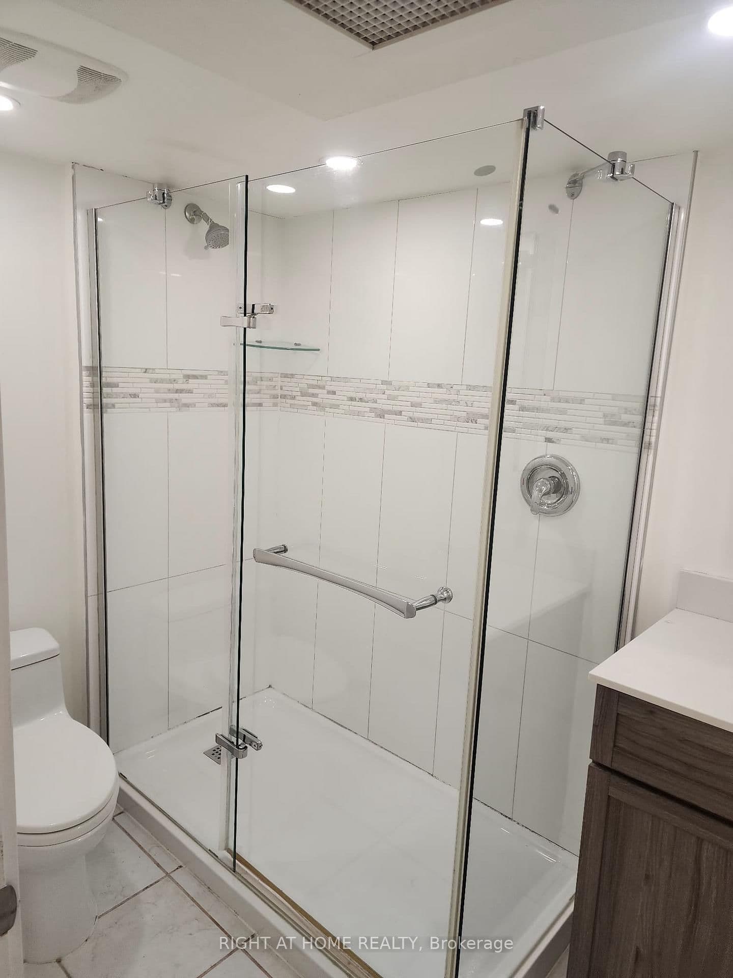32 High Park Blvd Boulevard, Unit unit B2 thumbnail 8