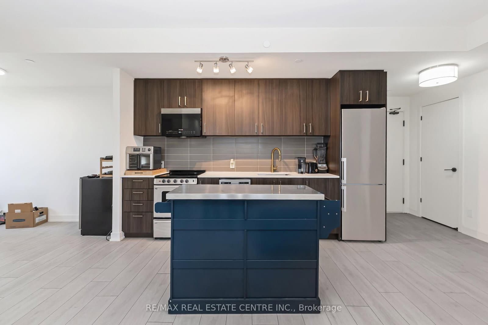 8010 Derry Road, Unit 1402 thumbnail 8
