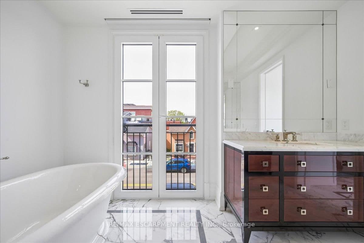 300 Randall Street, Unit 211 thumbnail 16