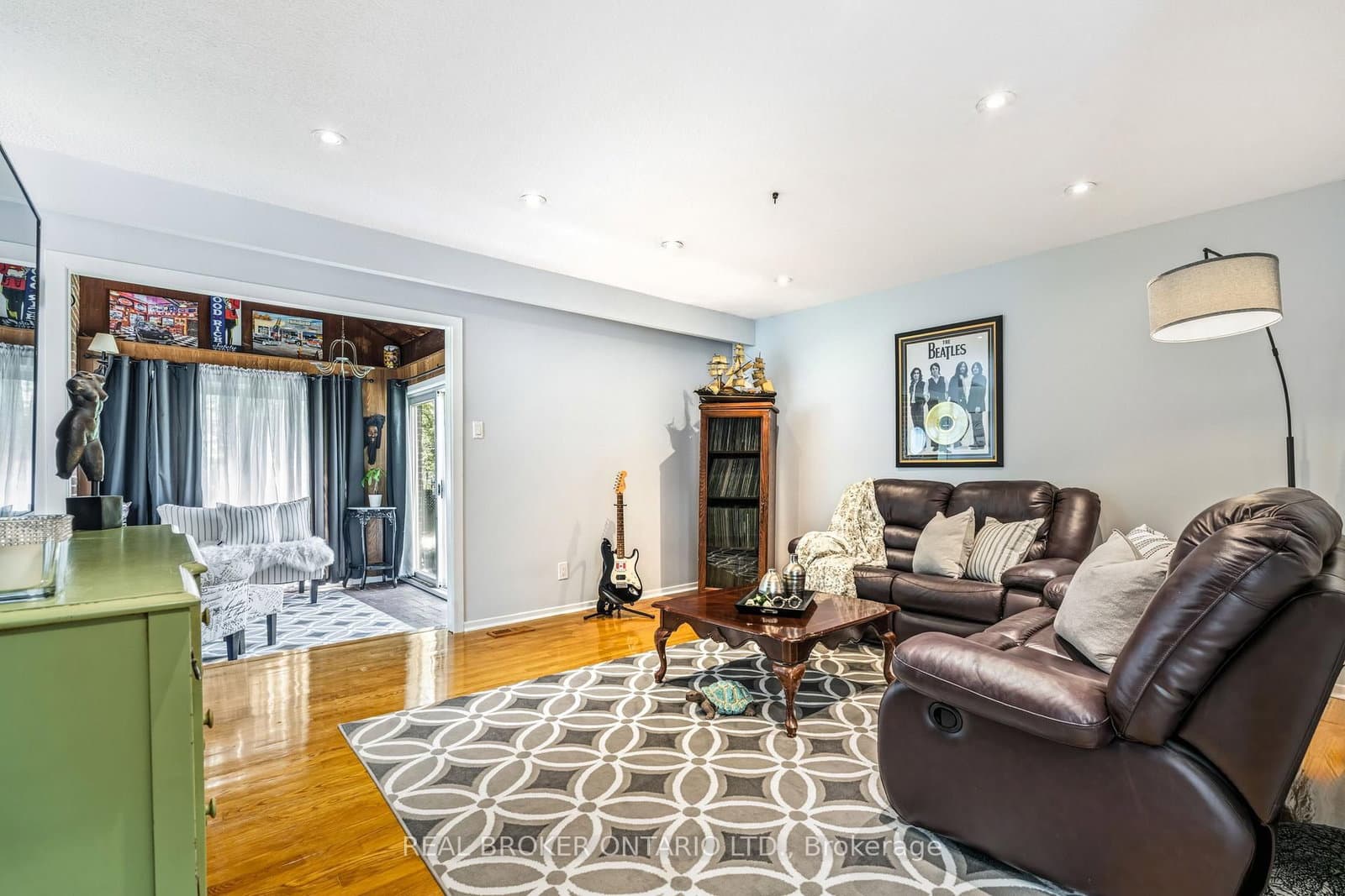 2873 Inlake Court thumbnail 4