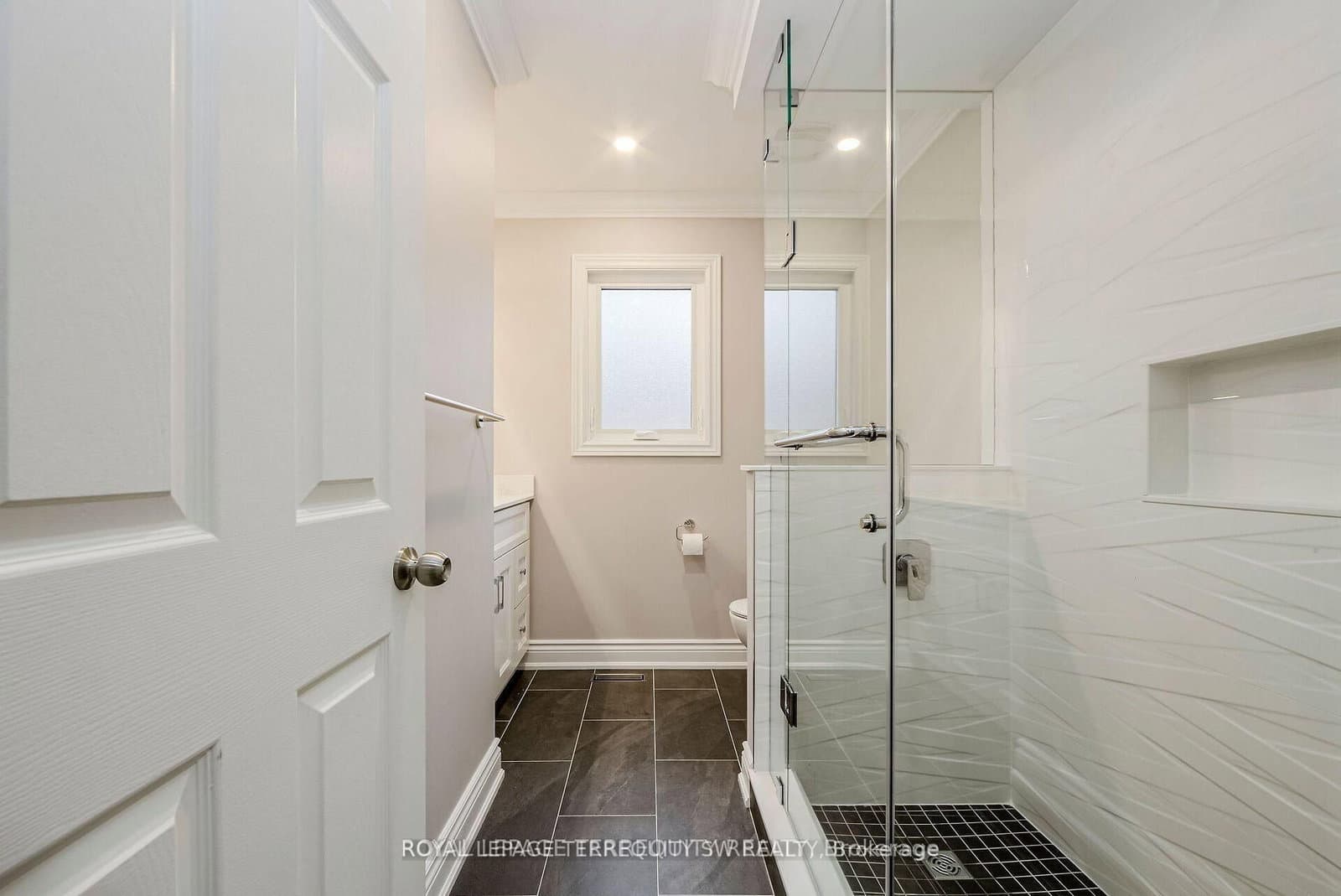 2025 Parklane Crescent thumbnail 34