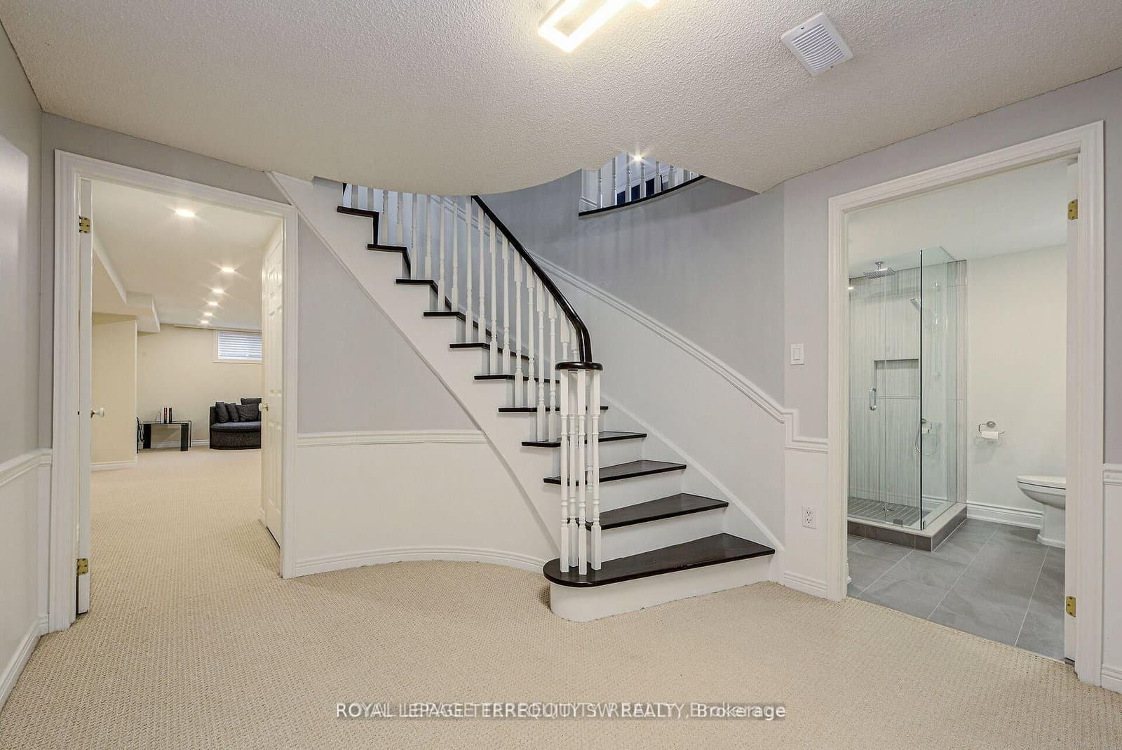 2025 Parklane Crescent thumbnail 37