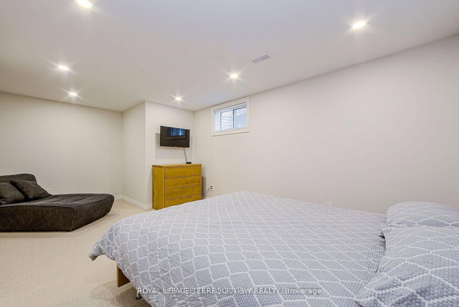 2025 Parklane Crescent thumbnail 41