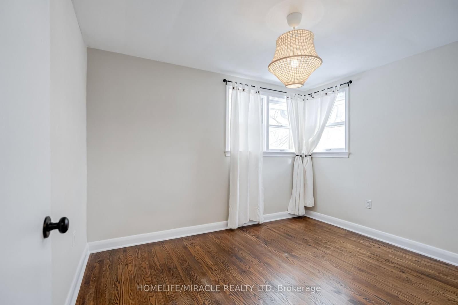 34 Elizabeth Street S, Unit A thumbnail 13