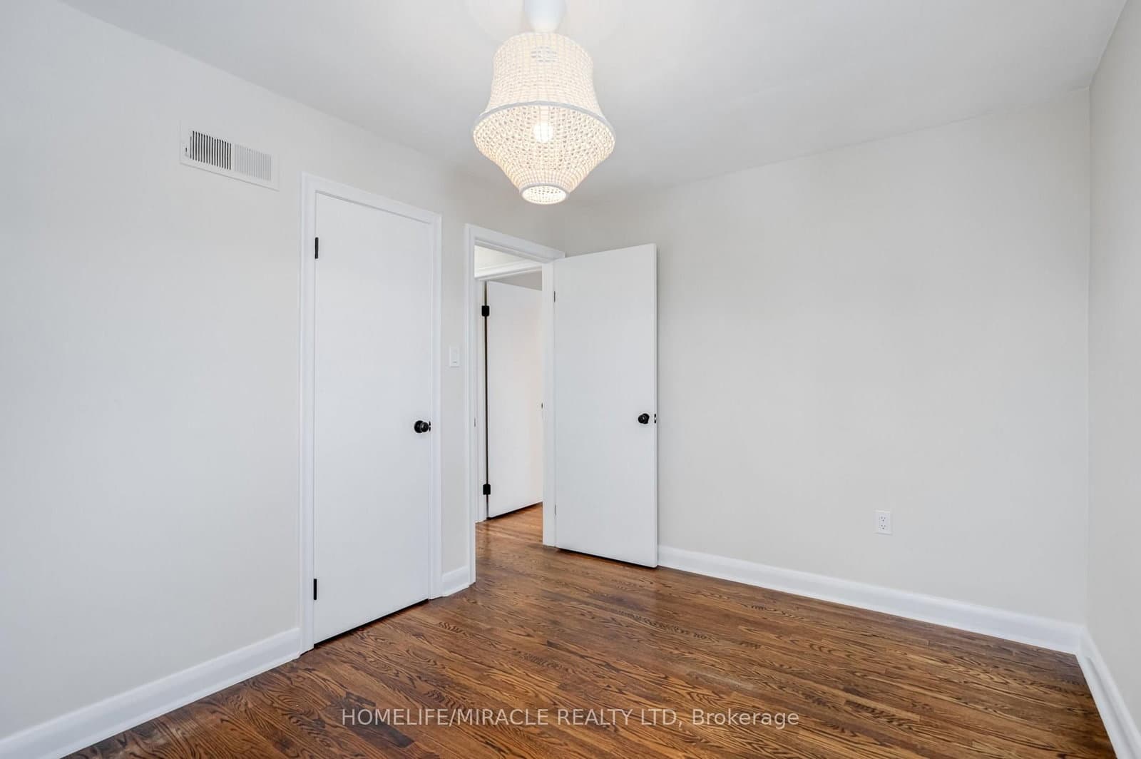 34 Elizabeth Street S, Unit A thumbnail 14