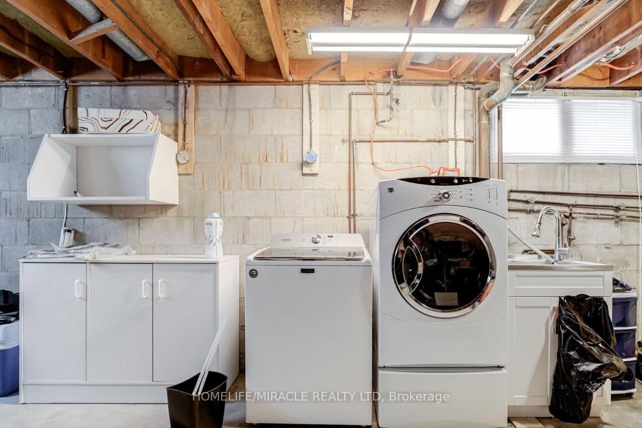 34 Elizabeth Street S, Unit A thumbnail 16