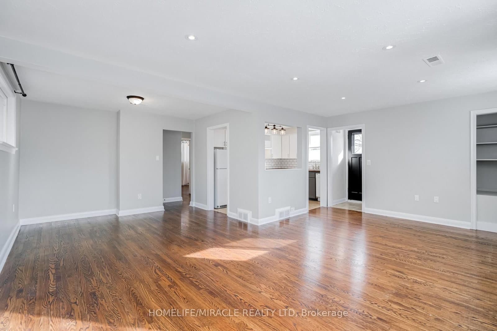 34 Elizabeth Street S, Unit A thumbnail 5