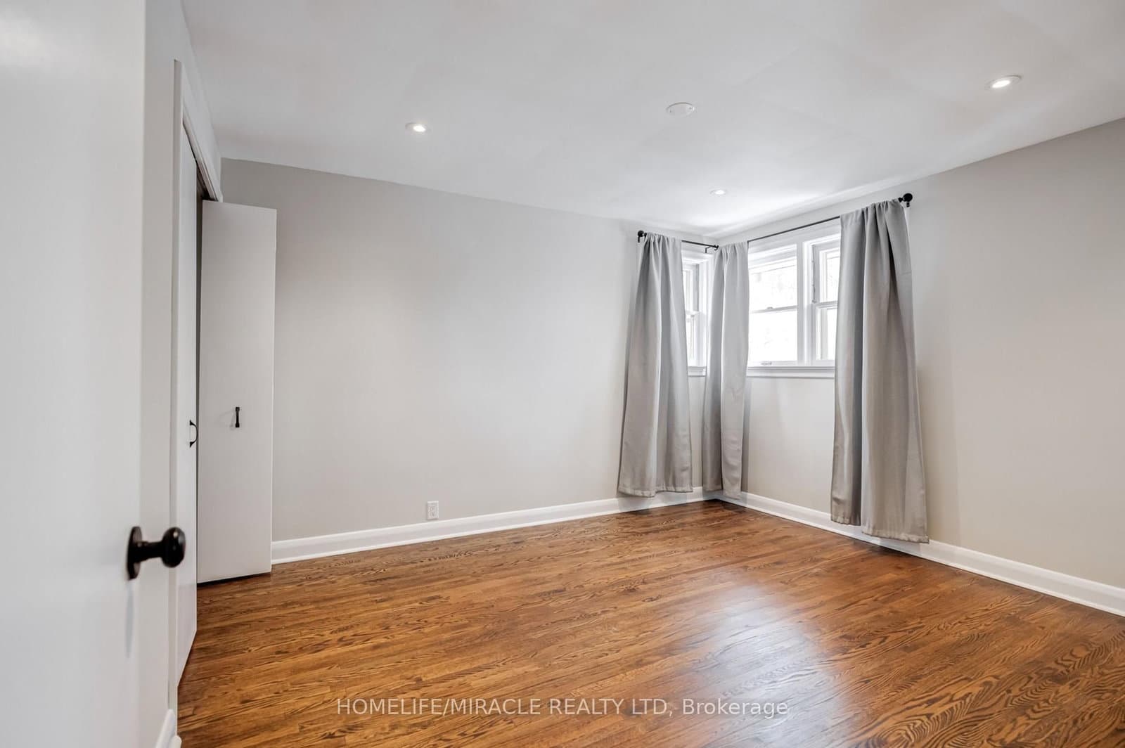 34 Elizabeth Street S, Unit A thumbnail 9
